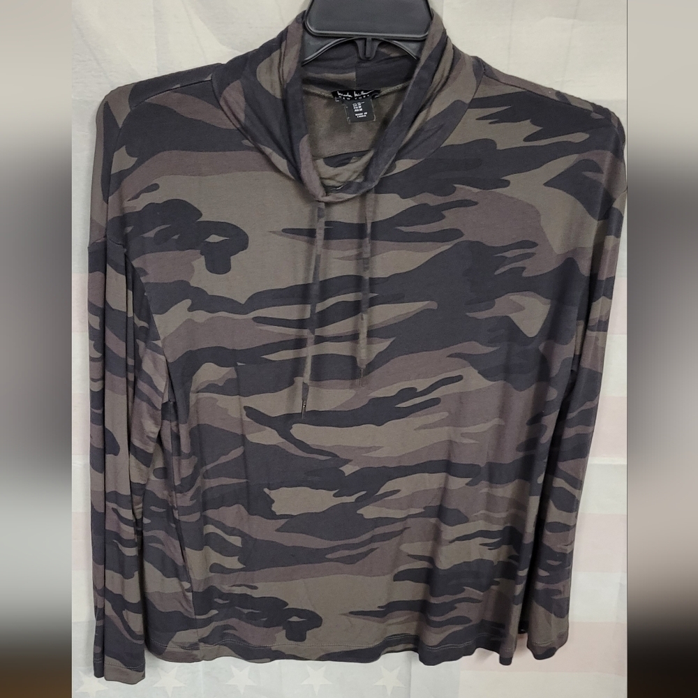 Nicole Miller New York Camo Long Sleeve Medium Mock Turtleneck